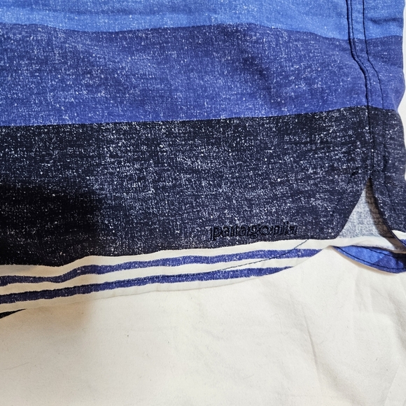 Patagonia Women's Wavefarer Boardshorts Striped Blue Indigo 5" size 8 - Picture 8 of 8